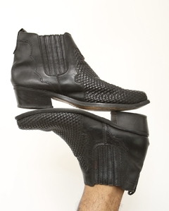 Bota western preta couro textura 43