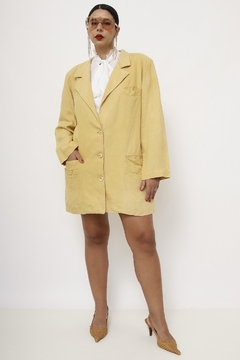 Blazer amarelo linho alongado na internet