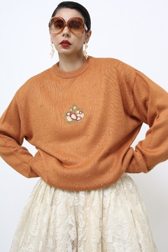 Pulover laranja bordado flores - Capichó Brechó