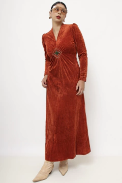 Vestido veludo longo bordado frente