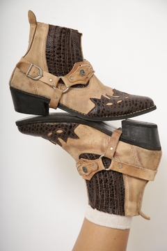 Bota western marrom bege recortes 43