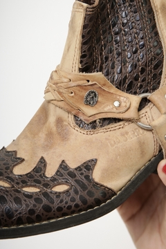 Bota western marrom bege recortes 43 - comprar online