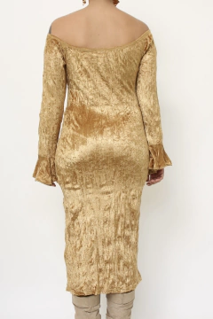 Vestido dourado veludo manga flare na internet