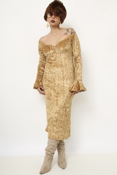 Imagem do Vestido dourado veludo manga flare