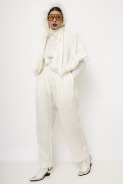 Poncho mini tricot branco plumas capuz - loja online