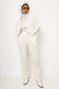 Poncho mini tricot branco plumas capuz - Capichó Brechó