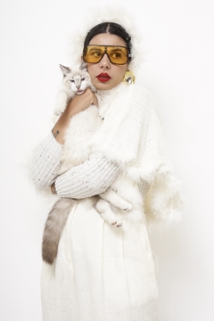 Poncho mini tricot branco plumas capuz - loja online