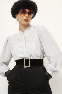 Camisa cinza bordado frente na internet