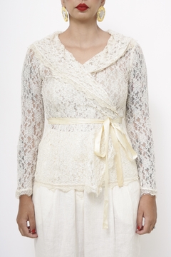 camisa renda transpassada vintage