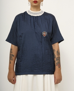 Blusa azul gola listra esportiva