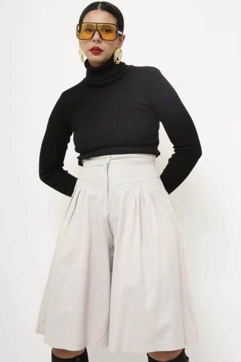 Shorts pantacout bege cintura media