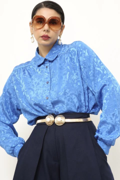 Camisa azul acetinada CEA vintage na internet