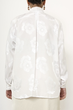 Camisa poliester flores vintage branca - loja online