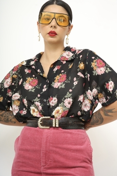 Camisa preta flores rosa - comprar online