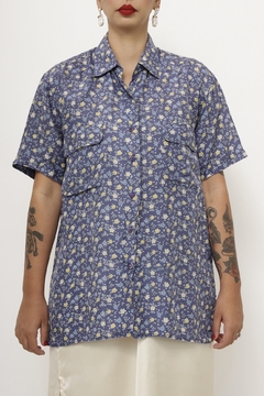 Camisa azul flores seda - comprar online