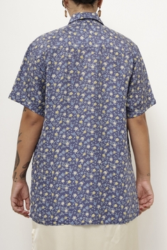 Camisa azul flores seda na internet