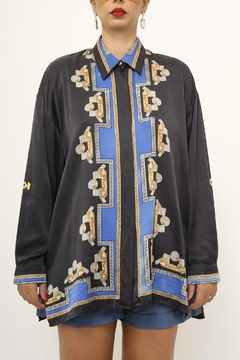Camisa azul 100% seda estampada - Capichó Brechó