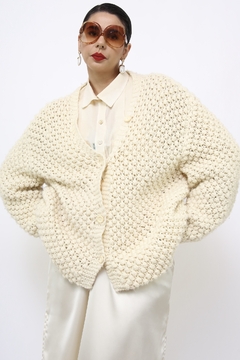 Pulover cardigan vintage creme grosso na internet