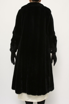Imagem do Casaco preto pelo longo vintage sintetico