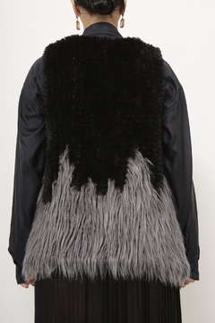 Colete pelo preto com cinza vintage - Capichó Brechó