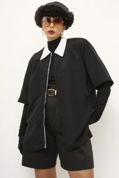 Camisa preta gola branca vintage na internet