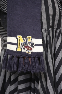 Cachecol Mickey marinho logo