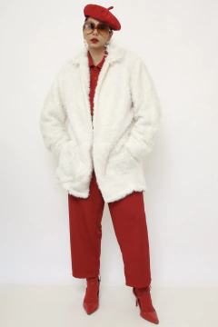 Casaco branco pelucia vintage - Capichó Brechó