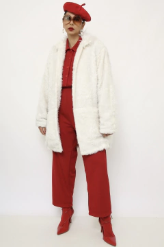 Casaco branco pelucia vintage - Capichó Brechó
