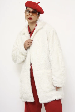 Casaco branco pelucia vintage na internet
