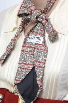 Gravata valentino estampado na internet