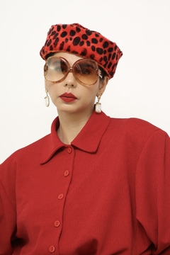 Chapeu pelucia vermelho com preto vintage - Capichó Brechó