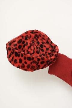 Chapeu pelucia vermelho com preto vintage - loja online