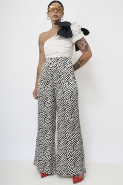 Calça cintura alta flare zebra