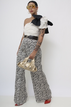 Calça cintura alta flare zebra na internet