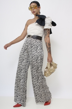 Calça cintura alta flare zebra na internet