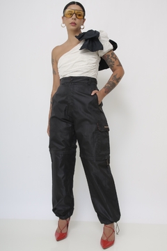 Calça nylon que vira bermuda preta cintura alta