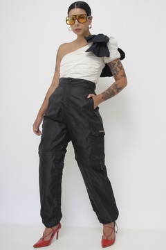 Calça nylon que vira bermuda preta cintura alta