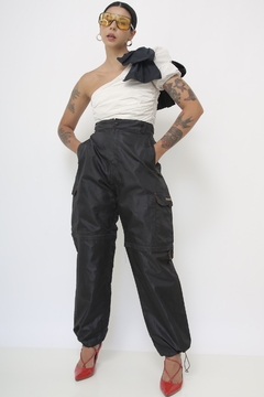 Calça nylon que vira bermuda preta cintura alta