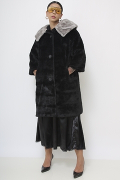 Casaco pelúcia preto gola cinza vintage - loja online
