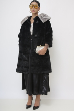 Casaco pelúcia preto gola cinza vintage - loja online