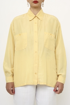 Camisa seda amarela vintage na internet