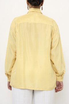 Camisa seda amarela vintage - Capichó Brechó