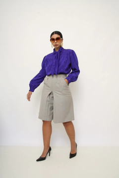 Imagem do Camisa gravata roxa acetinada flores