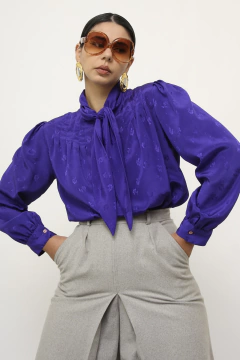 Imagem do Camisa gravata roxa acetinada flores