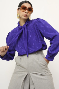 Camisa gravata roxa acetinada flores - loja online