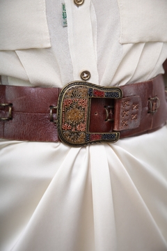 Cinto marrom grosso couro fivela vintage recortes - comprar online