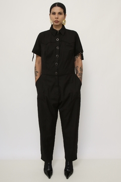 Macacão preto classico na internet