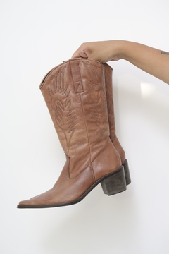 Bota 100 % couro marrom 35 prego - Capichó Brechó