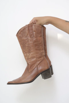 Bota 100 % couro marrom 35 prego - Capichó Brechó