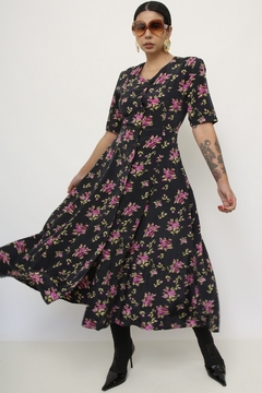 Vestido preto estampa flores roxa longo acinturado na internet